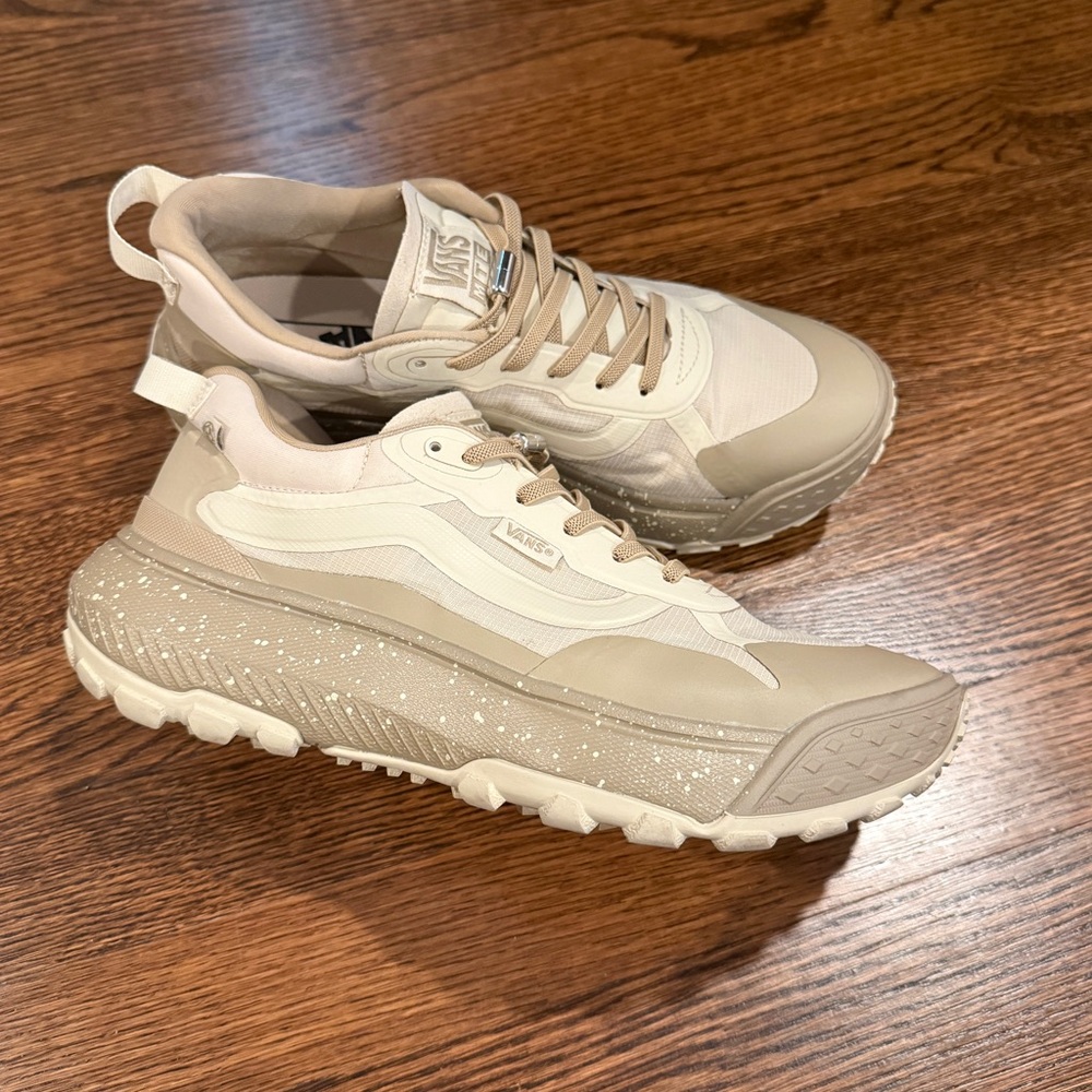 women’s vans crosspath MTE sneakers beige tan 8.5 water resistant